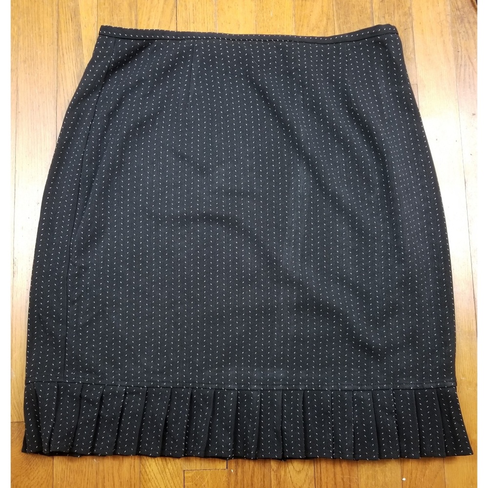 Black and White Skirt Size 16